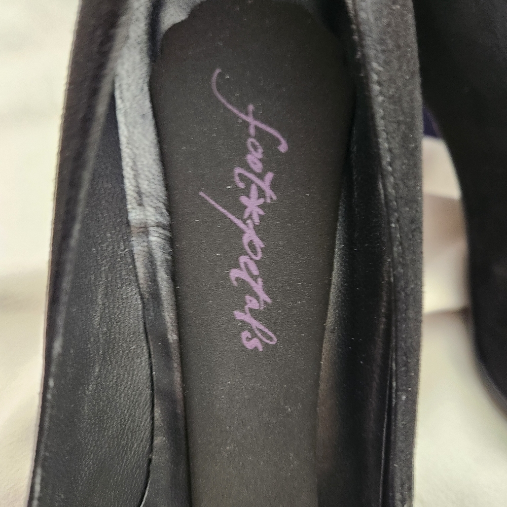Stuart Weitzman Black Suede Pumps Size 11M w/Cut Out Top 4" Heels Orig $395 - Picture 5 of 8